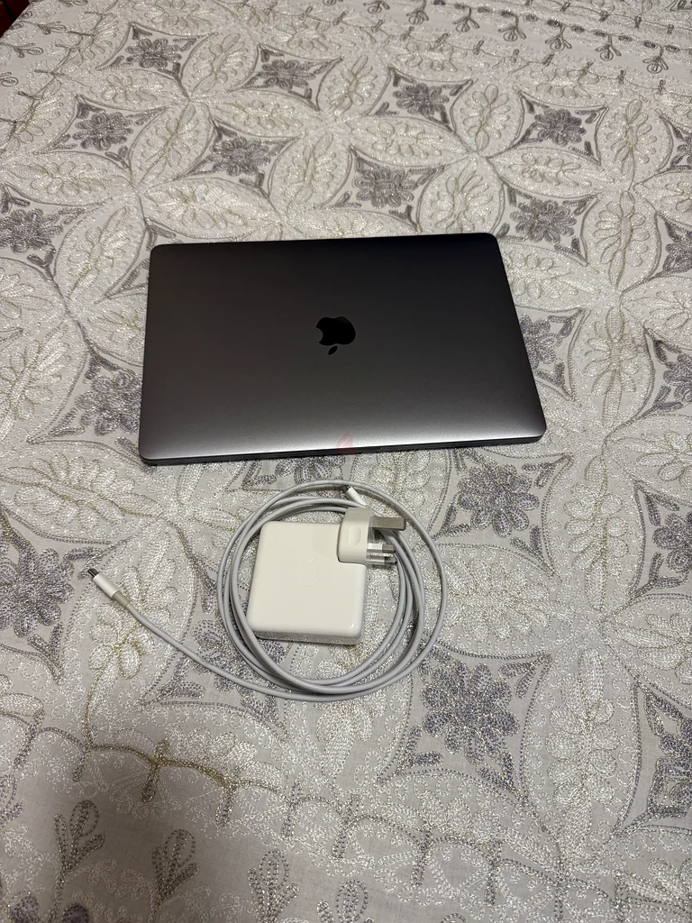 Like-New Apple MacBook Pro - Your Ultimate Powerhouse!63167580127107112