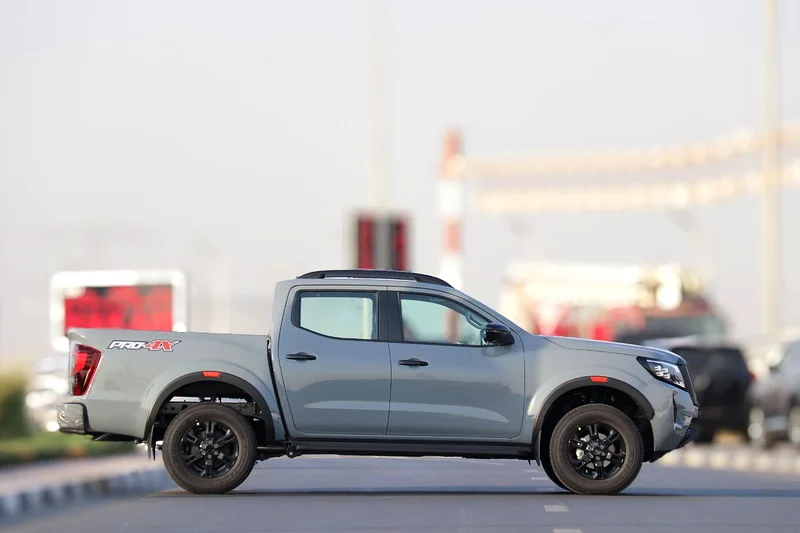 NAVARA D23 DOUBLE CABIN 2.5L DIESEL AT 4WD PRO-4X  2025 WARRIOR GREY - EXPORT ONLY63167092754562112