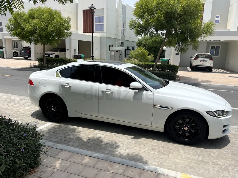 جاكوار XE | مواصفات دول مجلس التعاون الخليجي | لا توجد حوادث | جميع الصيانة تمت في شركة الطاير موتورز جاكوار63221824721795111