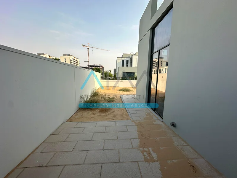 🏡 للبيع | فيلا ركنية 4 غرف نوم + غرفة خادمة | مروج الفرجان الغربية  
موقغ مميز | بجانب المسبح | مجتمع سكني مغلق63218789531009113