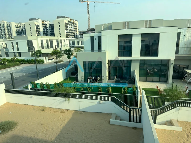 🏡 للبيع | فيلا ركنية 4 غرف نوم + غرفة خادمة | مروج الفرجان الغربية  
موقغ مميز | بجانب المسبح | مجتمع سكني مغلق63218789531009112