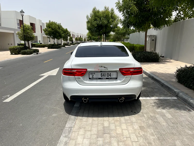 جاكوار XE | مواصفات دول مجلس التعاون الخليجي | لا توجد حوادث | جميع الصيانة تمت في شركة الطاير موتورز جاكوار63221824721795113