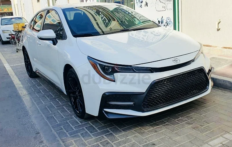 تويوتا كورولا SE 2.0 (نسخة رياضية) مع نظام مساعد التحكم التلقائي في السرعة بالرادار، ومساعدة في الحفاظ على المسار، إلخ.63148650511490111