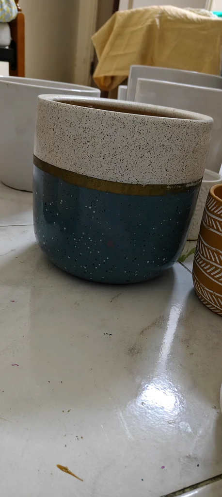 Premium plant pots available63220828073857113