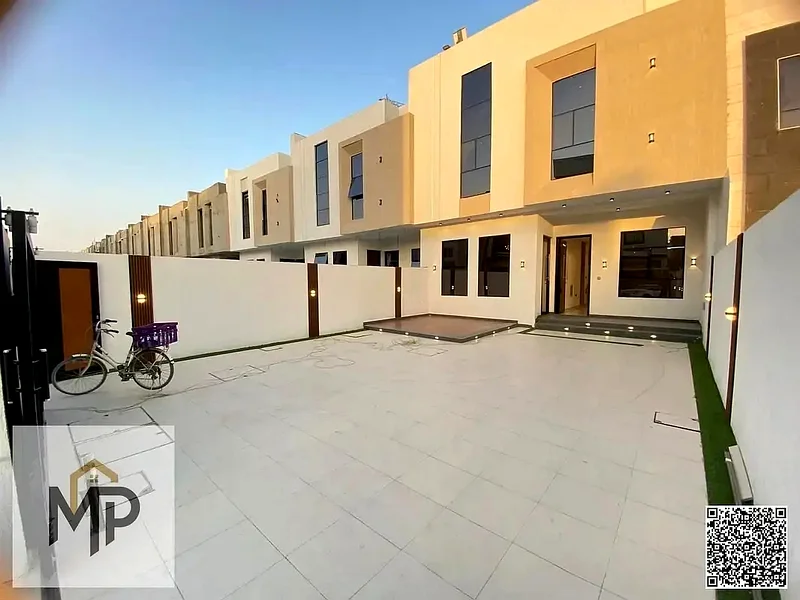 Spacious villa for sale including registration fees, consisting of 2 floors, roof, 2 halls, living room, 5 master bedrooms, built-in wardrobes,632518718947871129