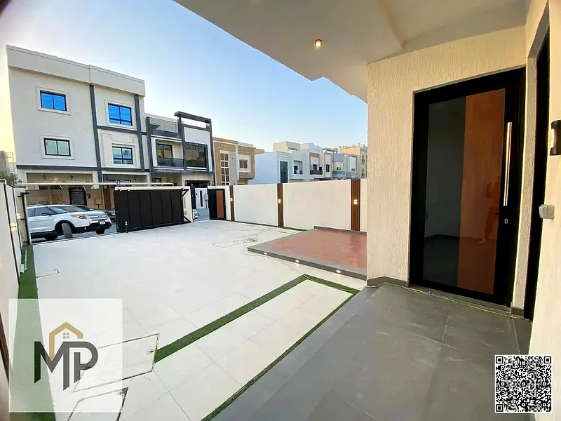 Spacious villa for sale including registration fees, consisting of 2 floors, roof, 2 halls, living room, 5 master bedrooms, built-in wardrobes,63251871894787113