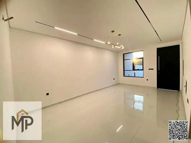 Spacious villa for sale including registration fees, consisting of 2 floors, roof, 2 halls, living room, 5 master bedrooms, built-in wardrobes,63251871894787114