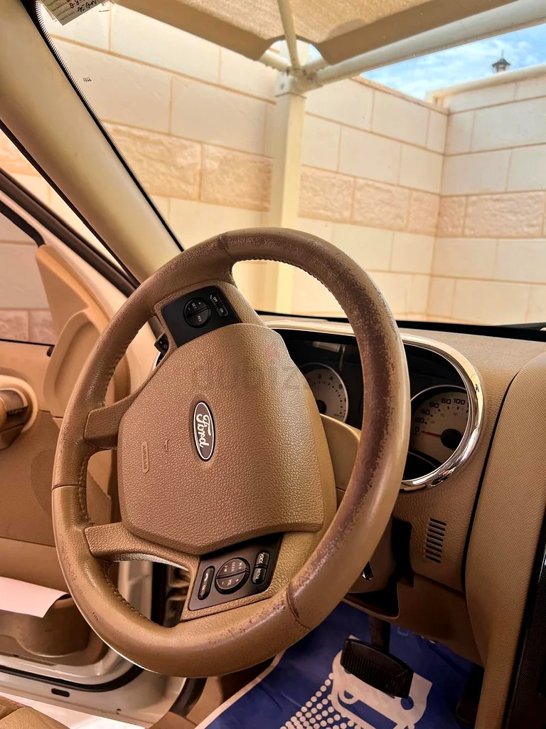 فورد إكسبلورر بحالة ممتازة، مستخدمة من قبل امرأة63149117939585112