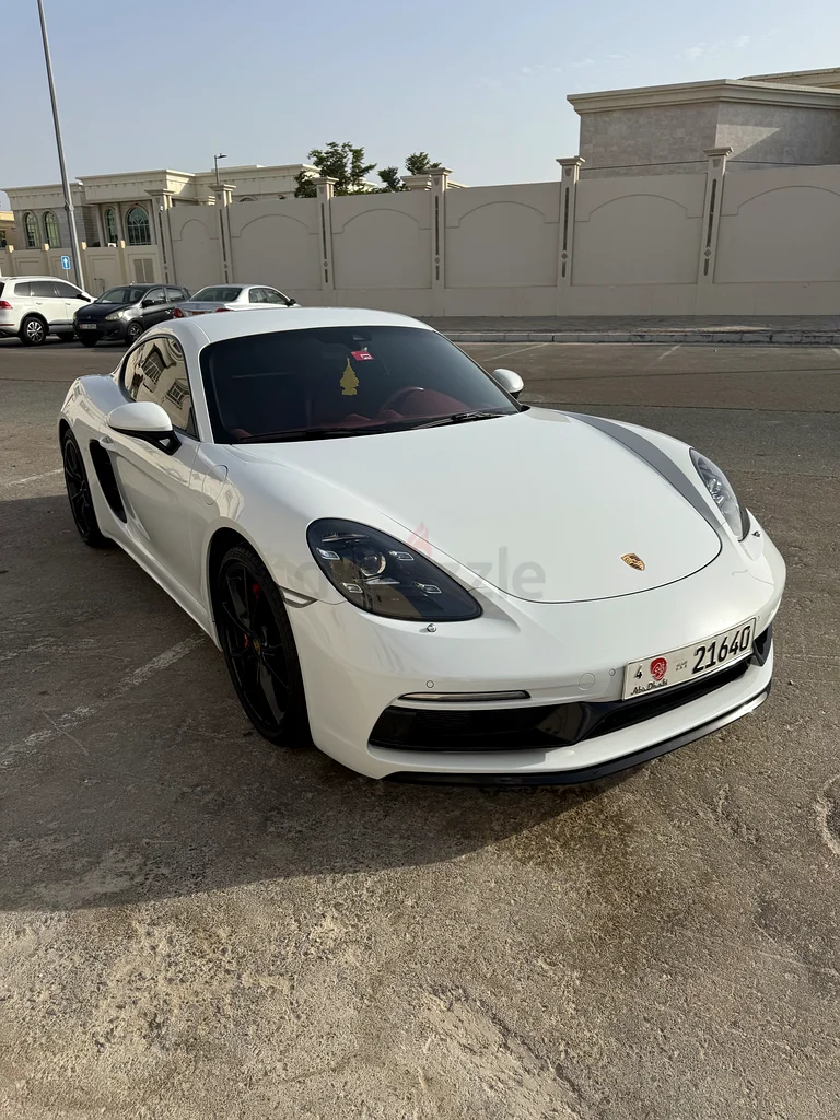 Porche 718 s63157885191554112
