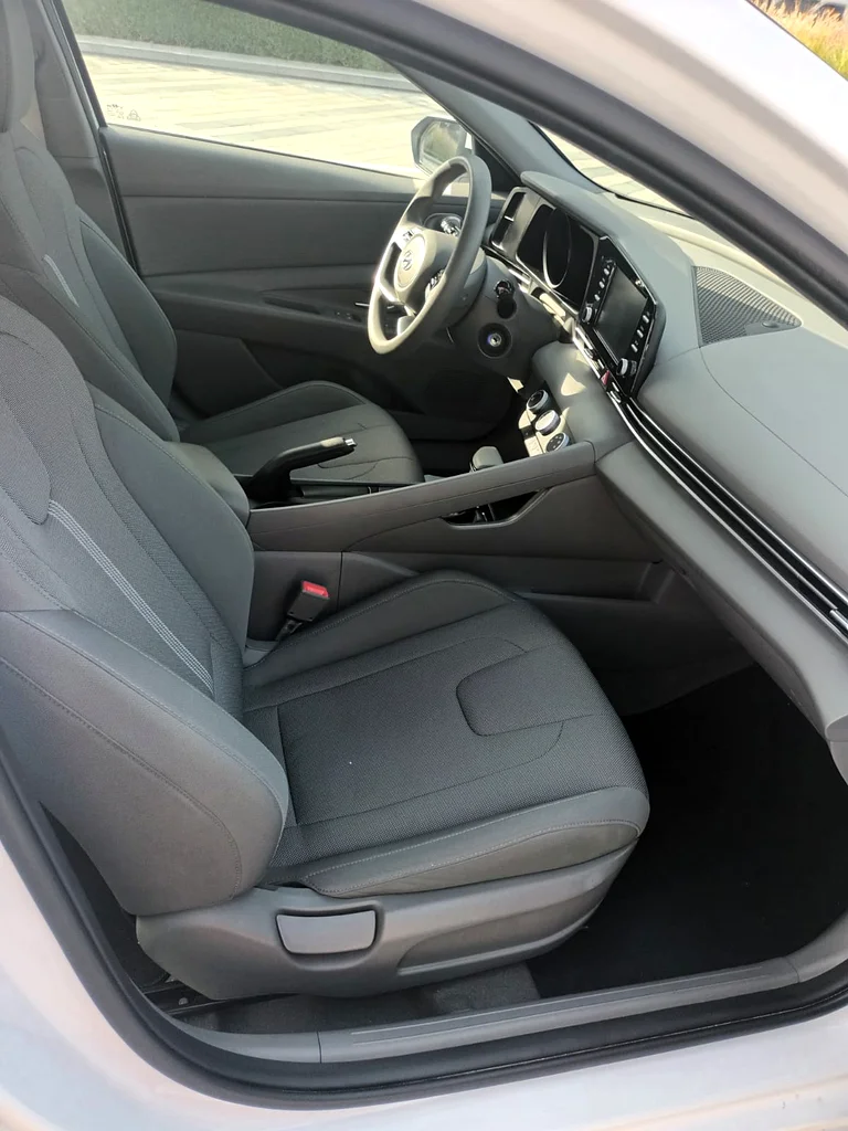 2023 Elantra - GCC - Original Paint - Original KM - 2 keys63170840157058113