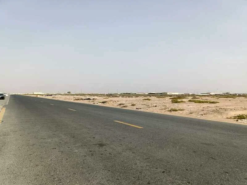 للبيع، أرض في منطقة السجايا الحنو القديم، بلوك 4، المساحة 114000 قدم مربع63195062562945114