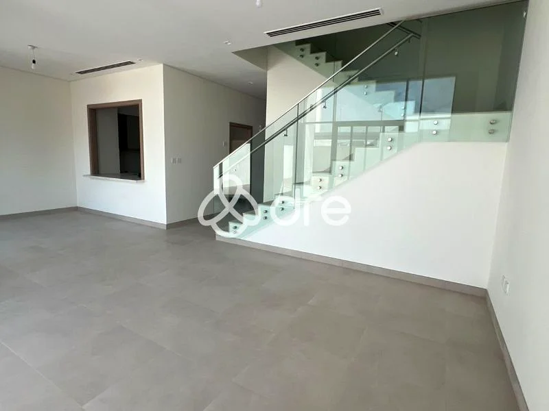Spacious 3-Bedroom Townhouse | Unfurnished |Vacant63165229320065111