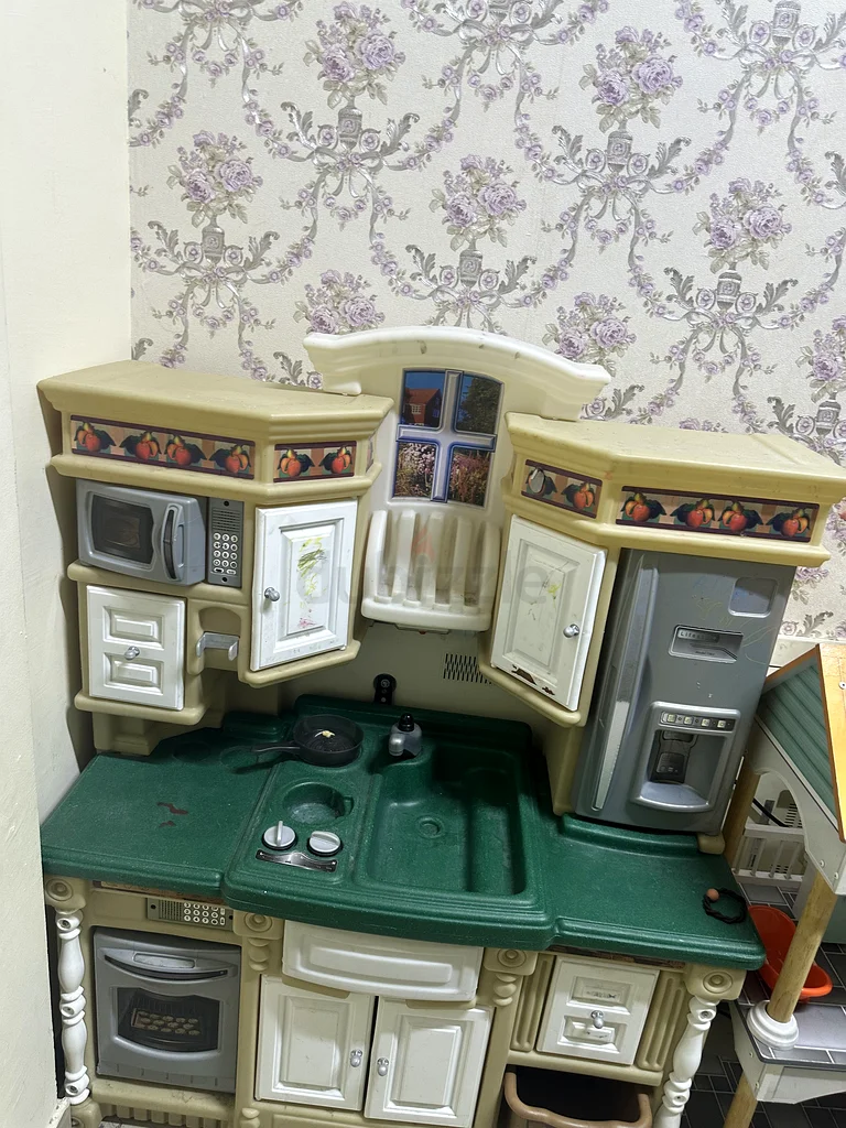 Kitchen set and doll house for sell63226787530497113