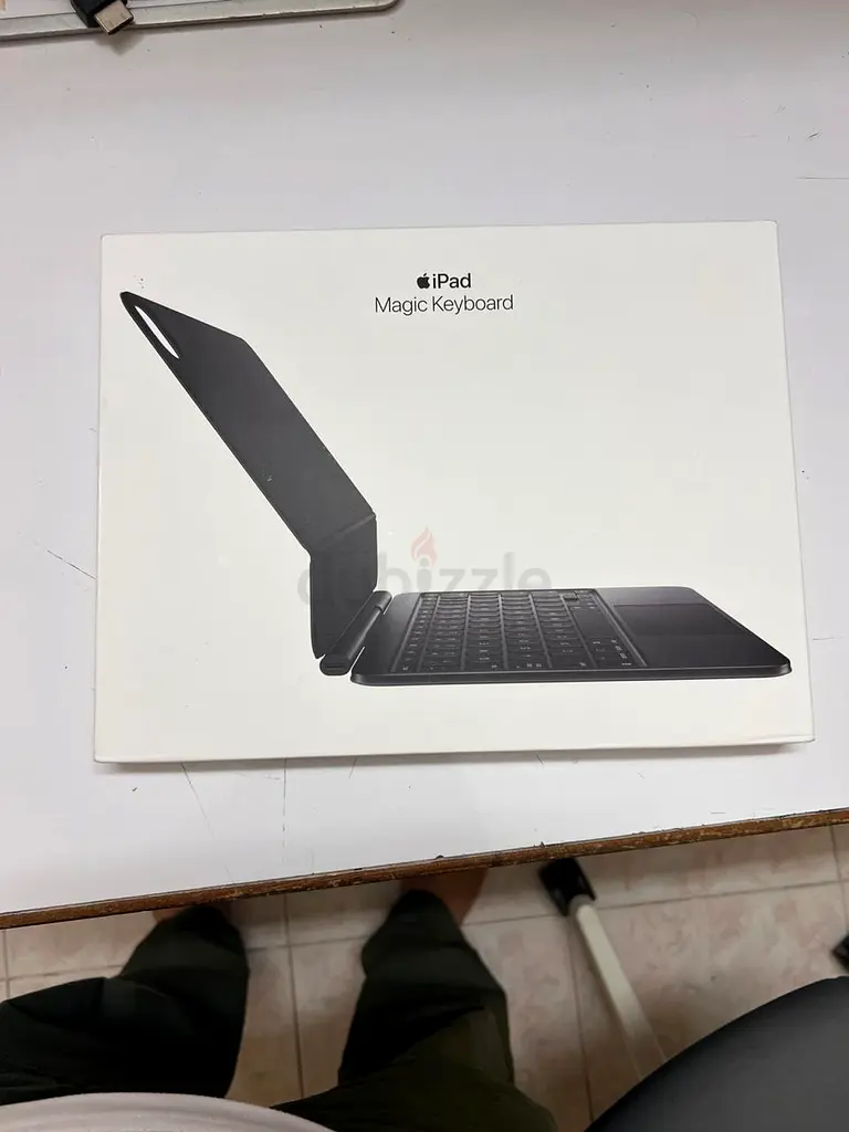 لوحة مفاتيح سحرية لجهاز iPad Pro، M4