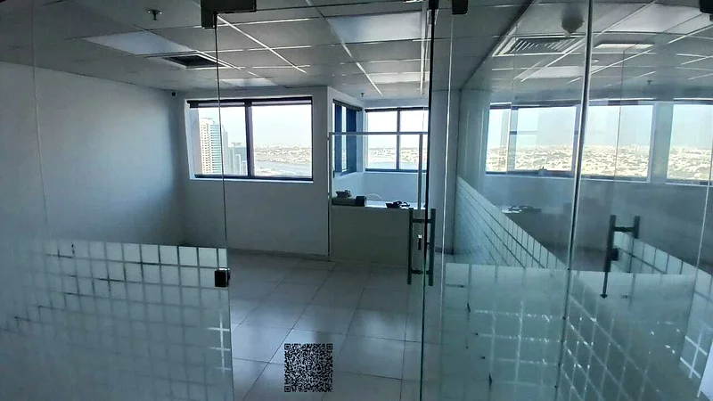 EMPTY OFFICE SEA VIEW FOR SALE WITH PARKING AND GLASS PARTITIONS VERY63184692638849112