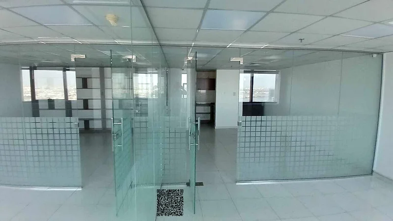 EMPTY OFFICE SEA VIEW FOR SALE WITH PARKING AND GLASS PARTITIONS VERY63184692638849113