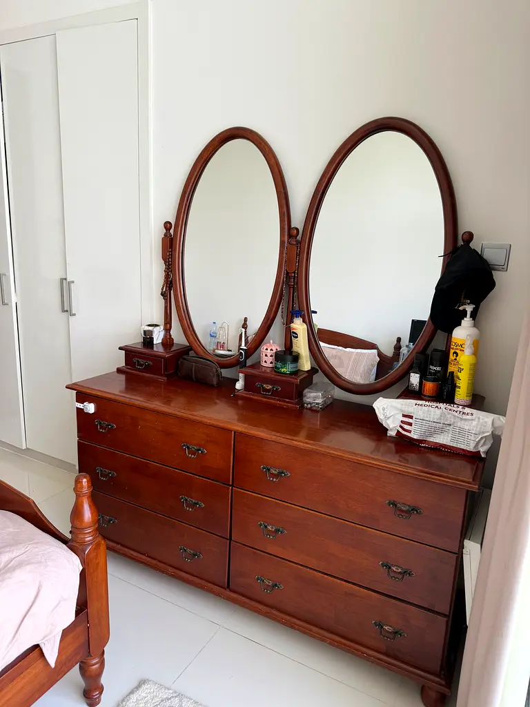 Elegant Vintage Dresser with Dual Mirrors
