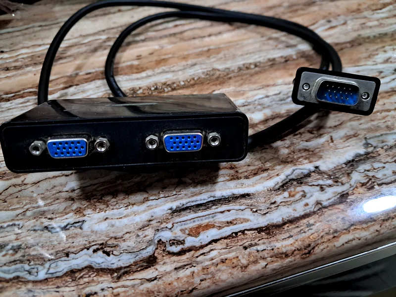 محور/مُقسّم VGA لتوصيل الحاسوب/الشاشة/التلفاز الذكي من UGREEN63260749216001113