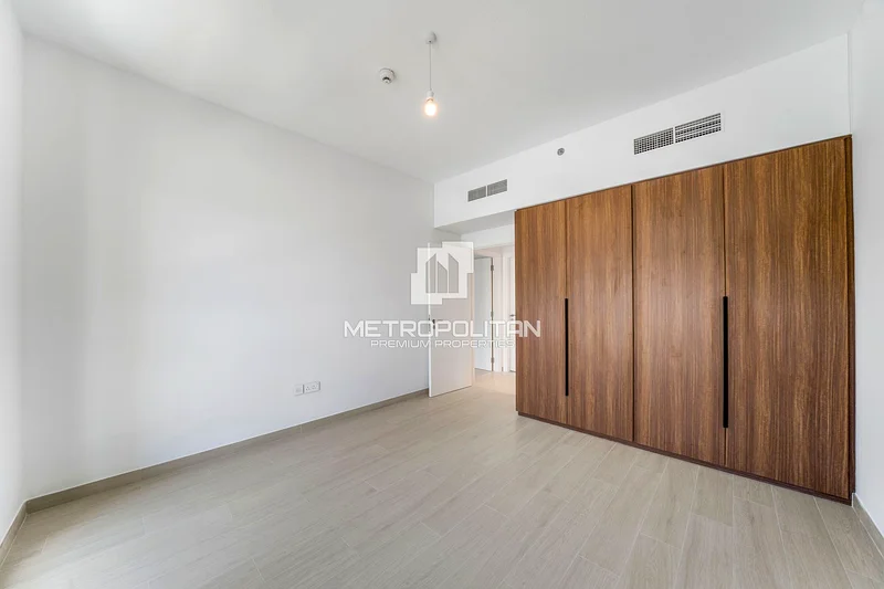 Spacious Unit | Open Plan | Sleek Design63730615979521113