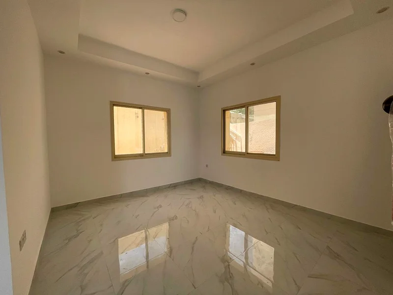 فرصة استثمار رائعة! مبنى بسعر جيد مع توفر جميع الخدمات.63194576426242114