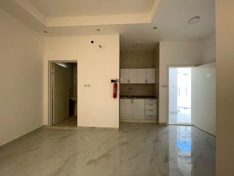 فرصة استثمار رائعة! مبنى بسعر جيد مع توفر جميع الخدمات.63194576426242112