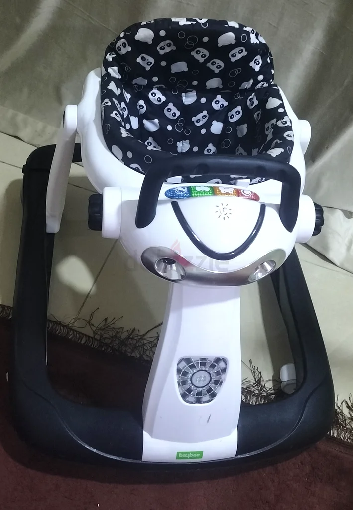 Baby walker Excellent condition63204259535747112