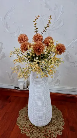 Elegant Flower Vase with Dried Flowers - Perfect Home Accent