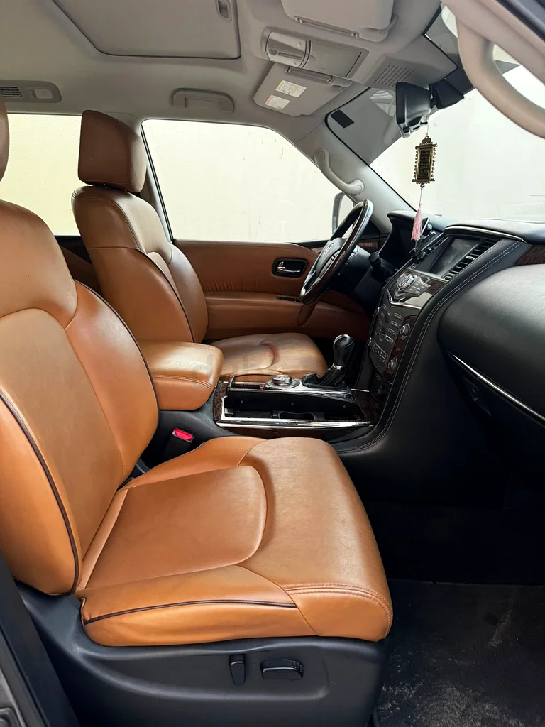 Nissan patrol se platinum city silver clout with tan interior63156990084482113