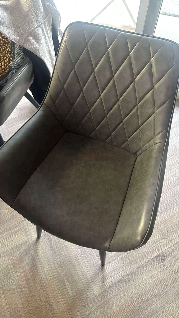 Dining table and 6 chairs63178430589186111