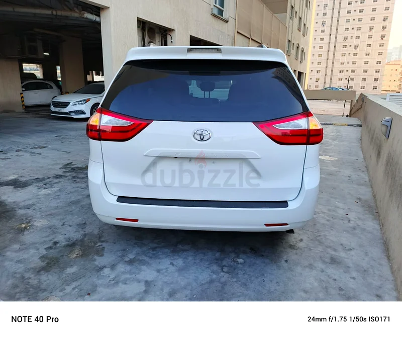 Toyota sienna Le 2015 excellent condition63166630483585111