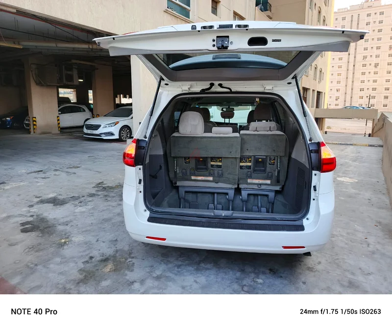 Toyota sienna Le 2015 excellent condition63166630483585114