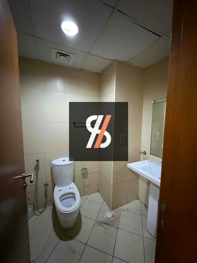 Studio available for sale63170398414467111