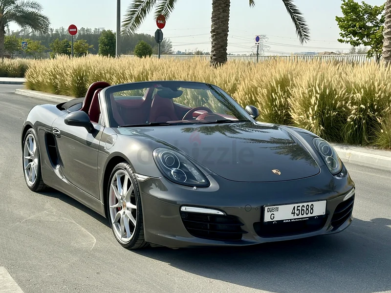 بورش بوكستر إس 981 من عام 2014 – باللون الرمادي الأجاد – داخلي أحمر كاريرا – ناقل حركة PDK مع حزمة الرياضة كرونو ونظام تعليق رياضي كهربائي (PSE) وحزمة الصيانة63231637626243117