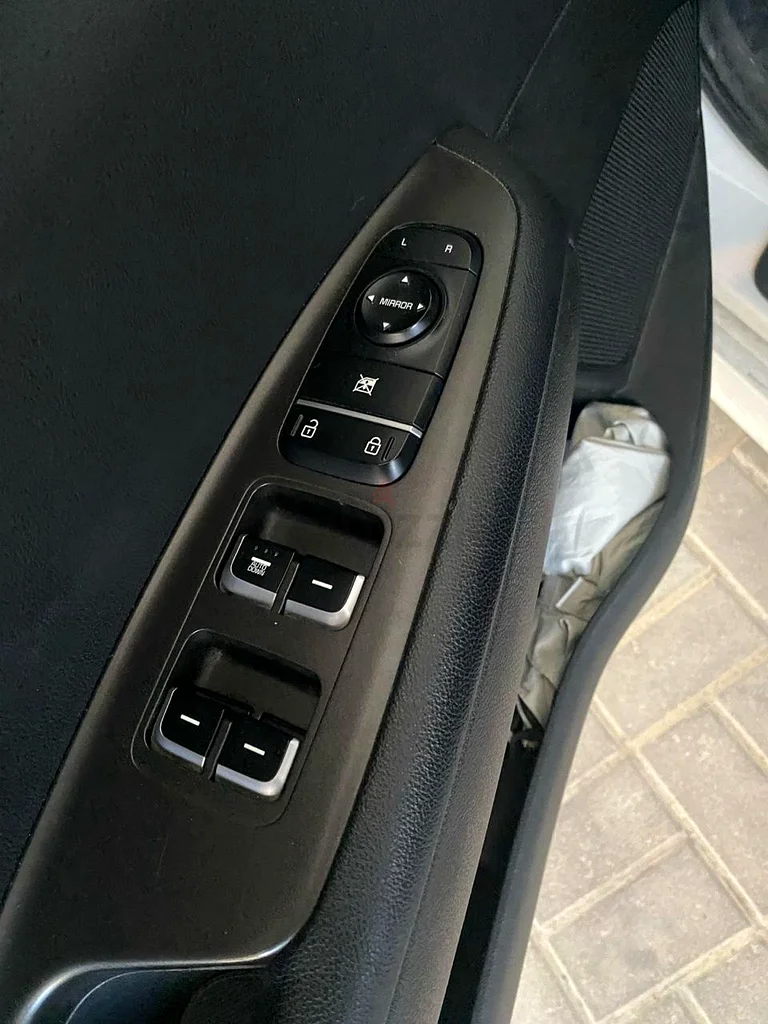 Kia Optima White Color For 30K Negotiable \\\\\ كيا اوبتيما لون ابيض بسعر 30 الف قابل للتفاوض63170837610115111