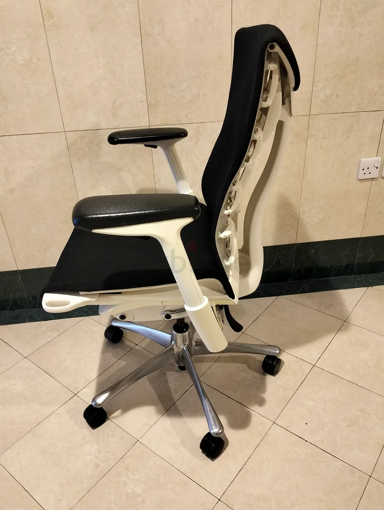 بيع كرسي هيرمان ميلر إمبودي، بحالة جيدة، يبدو جديدًا، متوفر63217823493633112