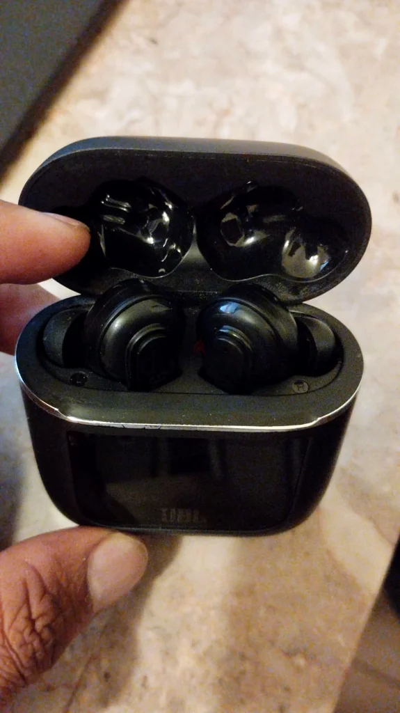 JBL Tour Pro 2: Premium Wireless Earbuds for Ultimate Sound63179381022081112