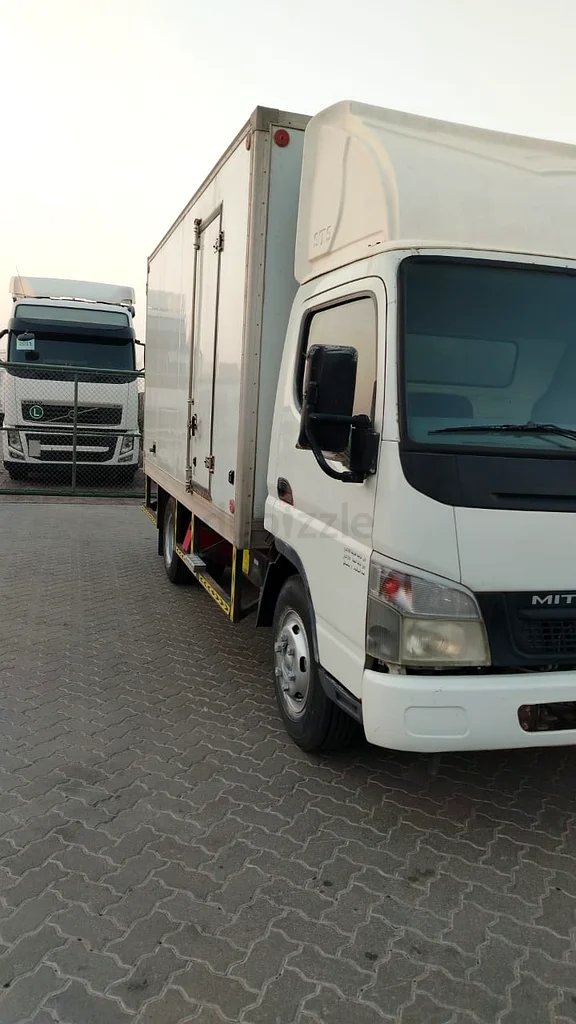 شاحنة ميتسوبيشي كانتر 2015 - صندوق عازل63225309624961114