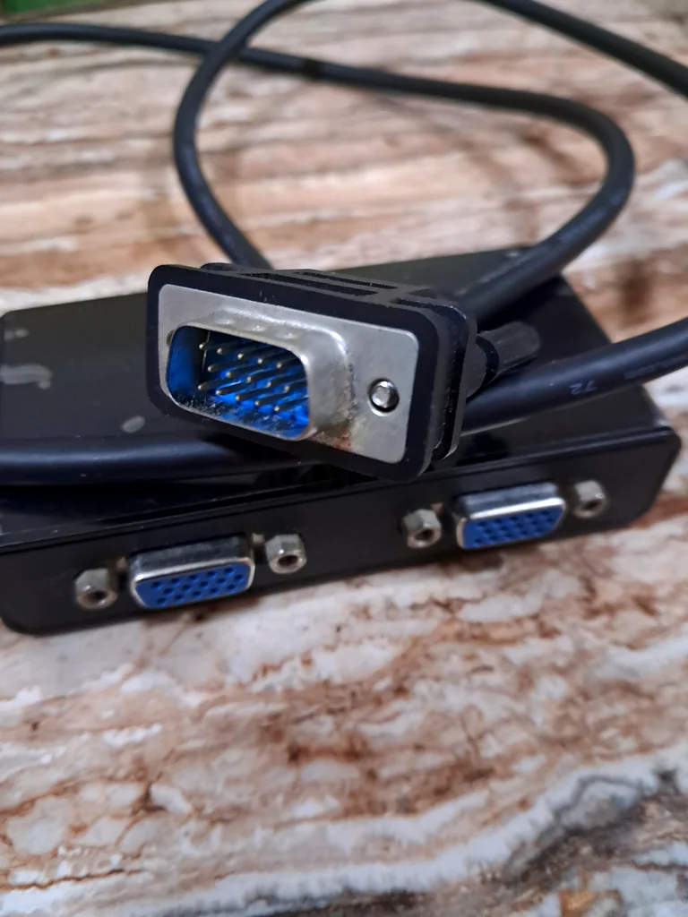 محور/مُقسّم VGA لتوصيل الحاسوب/الشاشة/التلفاز الذكي من UGREEN63260749216001112