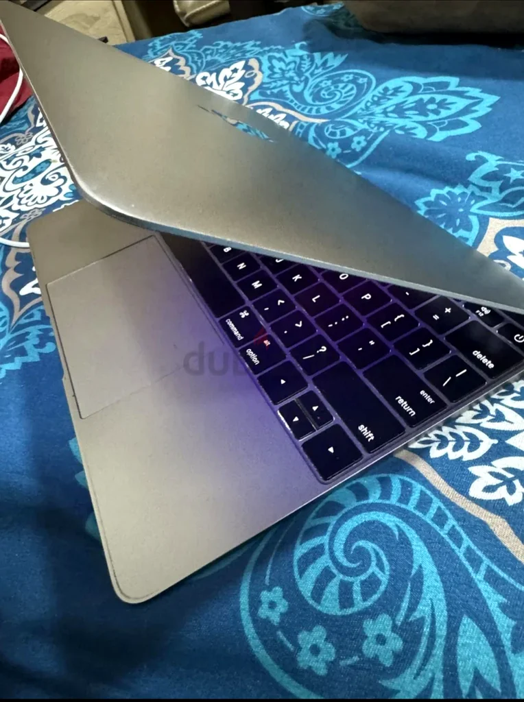 ماك بوك إير أنيق - مثالي للعمل واللعب!63257636664065111
