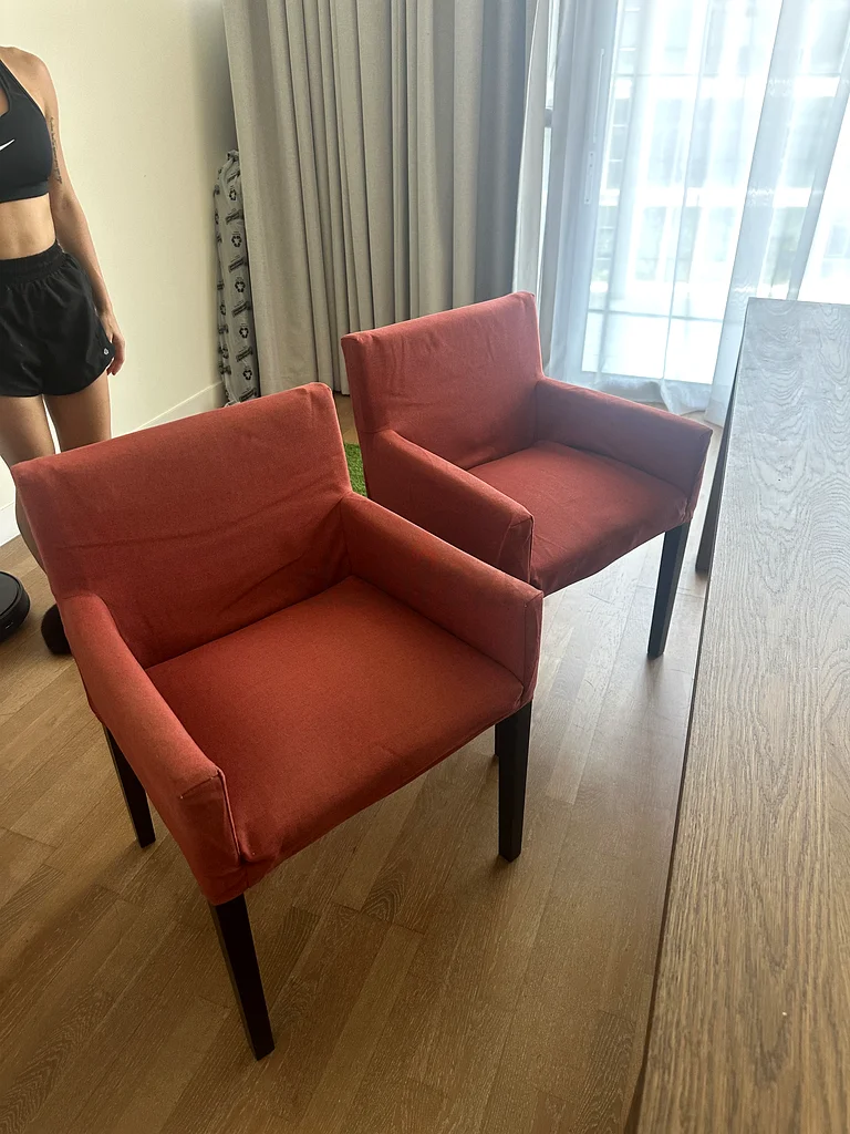 Im selling urgently!!! New Ikea table. Sold with 4 chairs63178430637699111