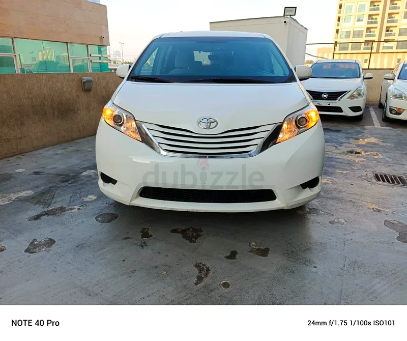 Toyota sienna Le 2015 excellent condition63166630483585112