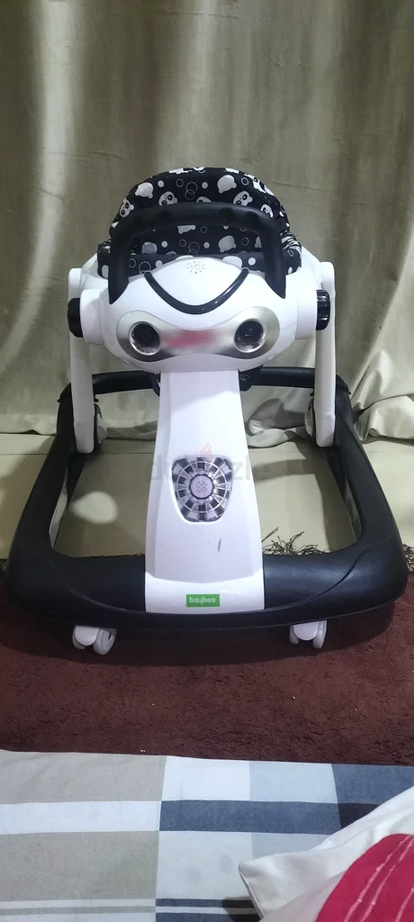 Baby walker Excellent condition63204259535747114
