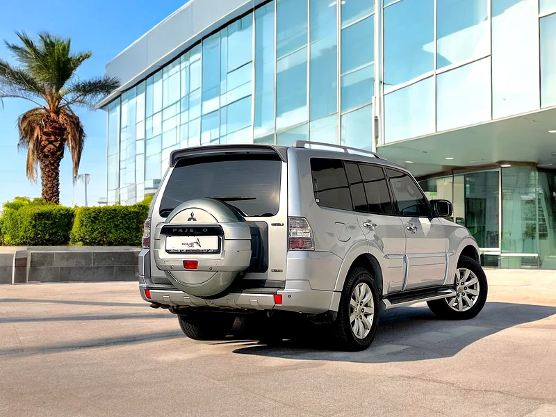 ميتسوبيشي باجيرو 3.8 لتر V6 GLS | دول مجلس التعاون الخليجي | 7 مقاعد | دفع رباعي | مظهر جيد | مقصورة واسعة63153228195971114