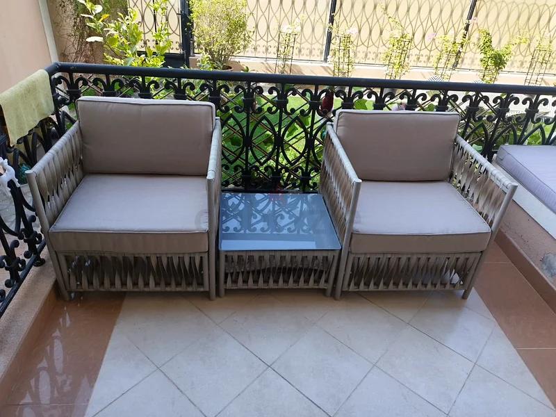 طقم كراسي وطاولة من الخيزران المعدني الجميل للشرفة63219347233026112