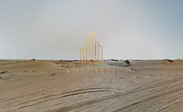 Commercial land, golden location, directly on the main street