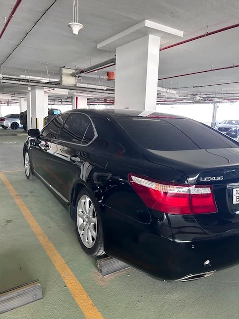 Lexus LS 460L - Good condition for sale in Dubai63149580562817111