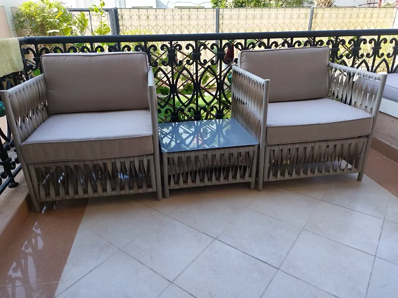 طقم كراسي وطاولة من الخيزران المعدني الجميل للشرفة63219347233026111