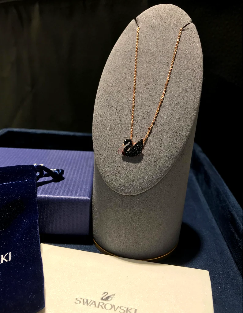 Stylish Swarovski Swan Necklace – Elegance Redefined!63233645612673112