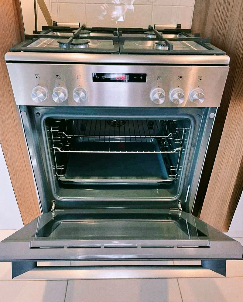 Siemens Top Gas Cooker 60 cm – Electric Oven, Modern Design63247752392451112