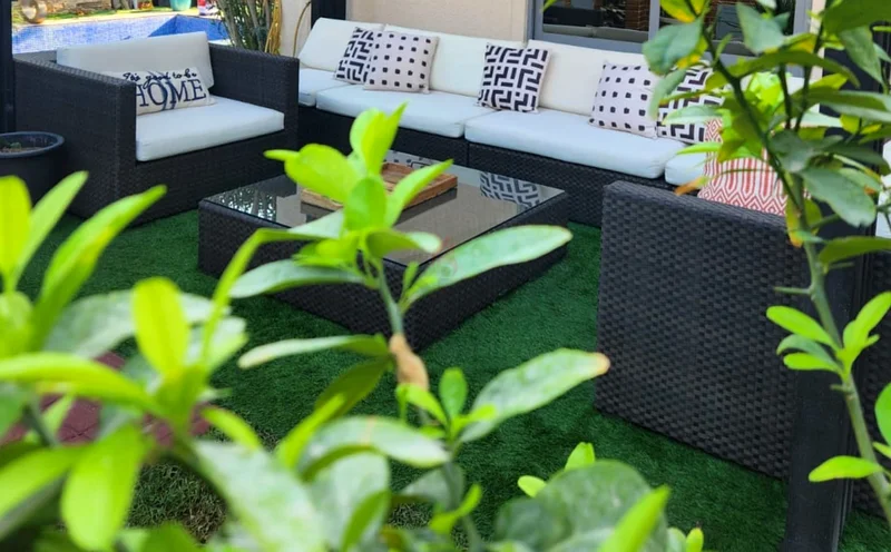 Stylish Outdoor Rattan Sofa Set with Coffee Table63218316054018111